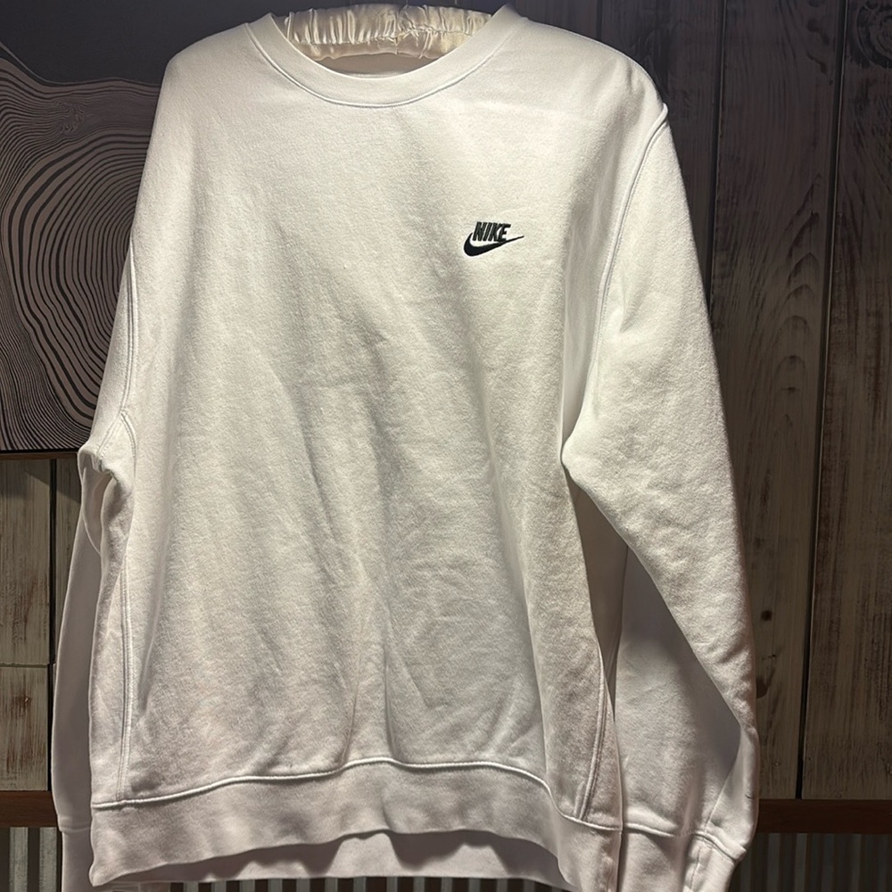Crew neck sweatshirt lightly worn